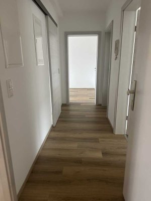 frisch renovierte 3-Zimmer Wohnung in Regensburg Nähe DEZ 84 qm,