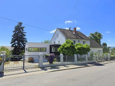 BIG FREE STANDING HOUSE! Kitchen, Parking and more