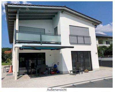 Provisionsfrei: Exklusives Einfamilienhaus mit Pool im Zentrum von Regenstauf
