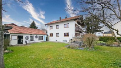 Sonniges Ein- / Zweifamilienhaus mit 851qm Gartengrundstück in Altenmarkt - 5 Stellplätze, Werkstatt