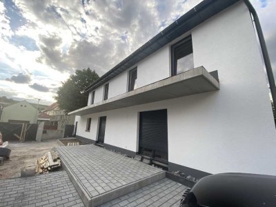 Neubau mit Einbauküche und grossem Balkon: stilvolle 3-Zimmer-Wohnung