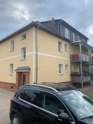 Gemütliche, schicke 2-Raum-Wohnung mit sichtbaren Balken, in bevorzugter Lage. 2 PKW-SPL'e inklusive