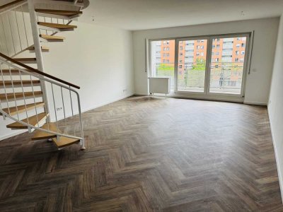 Erstbezug nach Kernsanierung: Lichtdurchflutete Maisonette, TL-Bad, Südbalkone, Stellplatz, Wallbox