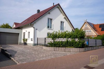 Christian Dik Immobilien / Neuwertiges Einfamilienhaus in ruhiger Lage