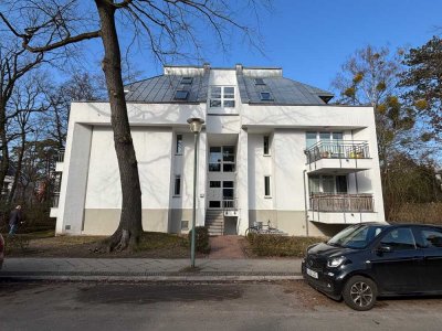 helle, gut geschnittene 2-Zimmerwhg. mit Balkon( teilmöbliert)