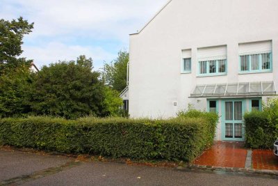 Wie im eigenen Haus: 3-Zimmer-Wohnung mit Garten, Hobbyraum und viel Potential
