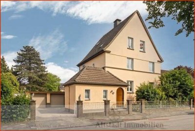 Exklusives Zweifamilienhaus mit zwei separaten Wohnebenen, 236,44 m² Wohnfläche, zwei Garagen