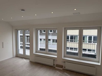 Luxuriöse Penthouse-Wohnung mit Balkon & Klimaanlage – Erstbezug