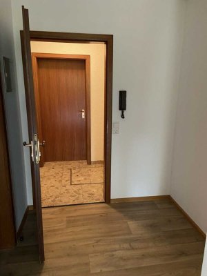 WOHNUNGSTAUSCH. 2'5 Zimmer Wohnung mit Terrasse gegen WG-Zimmer in Freiburg gegen