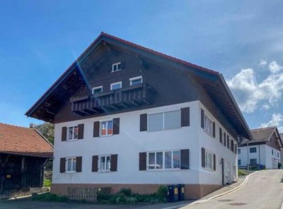 Gemütliche 60qm - 2,5 Zi DG Wohnung mit Balkon im Ortskern von Wiggensbach