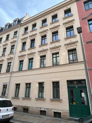 Schöne neusanierte Dreiraumwohnung mit Einbauküche und tollem Badezimmer sowie einer Terrasse