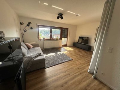 Helle, renovierte 1-Zimmer-Wohnung (50 m²) mit Balkon, Stellplatz und schönem Ausblick in Bad MGH