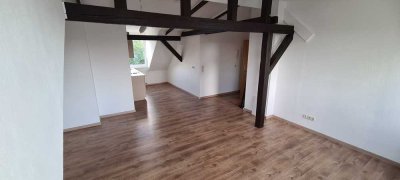 Dessau/Ziebigk: Gepflegte 1-Raum-DG-Wohnung + 37m² + EBK