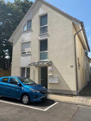 Hochwertige sehr schöne 2-Zimmer-Wohnung mit kleinem Garten inkl. Stellplatz