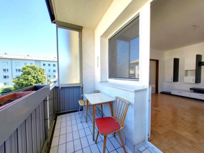 Gemütliche Zwei-Raum-Whg. mit Loggia und Parkmöglichkeit!