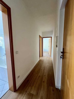 Frisch sanierte, helle 2-Zimmer-Wohnung in zentraler Lage - 61 m²