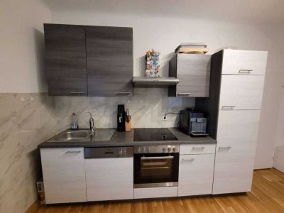 Stilvolle, gepflegte 1,5-Zimmer-Wohnung mit Balkon und Einbauküche in Fürth