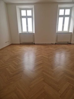 Luxuriöse 2-Zimmer-Wohnung direkt am Stadtplatz