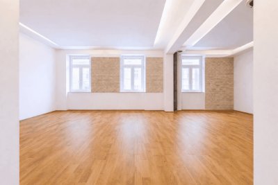 Sanierte Altbauwohnung mit Loggia