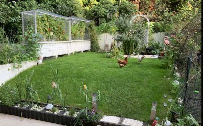 Ruhige 2-Zimmer-Wohnung mit traumhaftem Garten und Waldblick – möbliert, saniert & mit Tierhaltung!