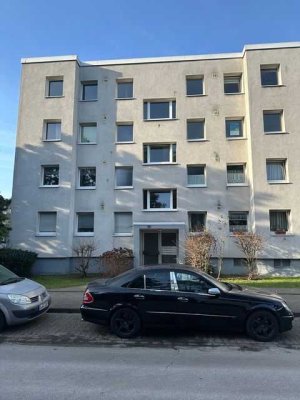 Provisionsfrei: 3 Zimmer Wohnung mit Balkon renovierunsgbedürftig