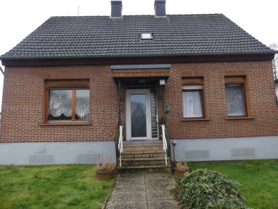 Schnäppchen für Handwerker – charmantes Einfamilienhaus mit großem Eckgrundstück