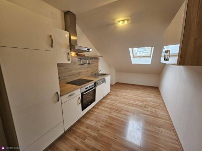 Sofortbezug: Sonnige DG Wohnung