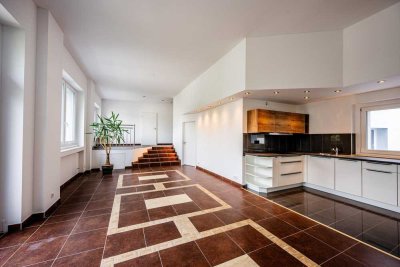 Zentral, stilvoll, saniert und energiesparend: 2 Schlafzimmern, 2 Bädern, Kamin, EBK und Stellplatz