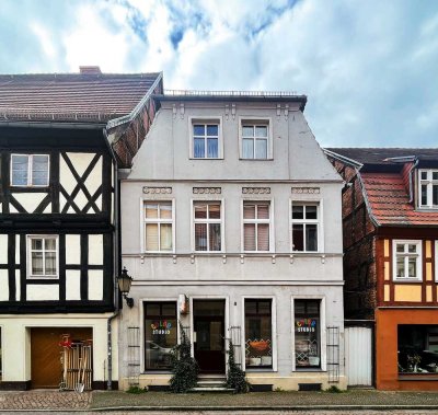 Attraktives Wohn- und Geschäftshaus in Bestlage auf der Altstadtinsel