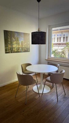 Voll möblierte 2-Raum-Penthouse-Wohnung mit gehobener Innenausstattung und Einbauküche in Düsseldorf