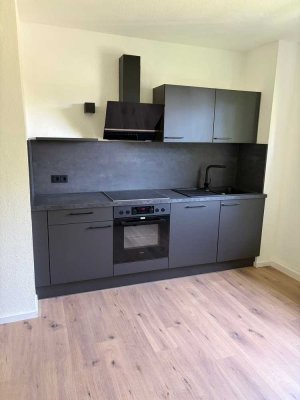Renovierte 2 Zi. KDB-Whg.*ca.50 qm** Einbauküche*Vinylboden*