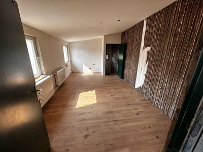 Idyllische Wohnung in Hinterhaus mit Garage und Gartenzugang