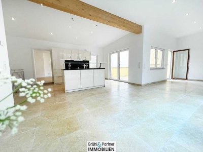 Kernsaniertes Stadthaus mit Atrium und 2 Balkone in ruhiger Lage - Einliegerwohnung zum vermieten