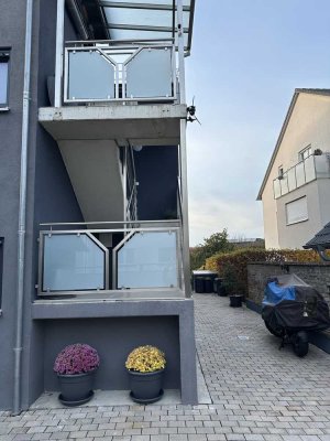 Exklusive 3-Zimmer-Dachgeschosswohnung mit zwei Balkonen in ruhiger Lage von Dudenhofen