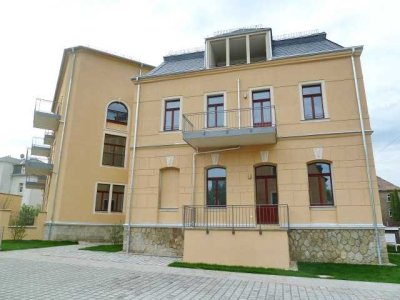 **lichtdurchflutete 2 Zimmer Wohnung  mit Terrasse