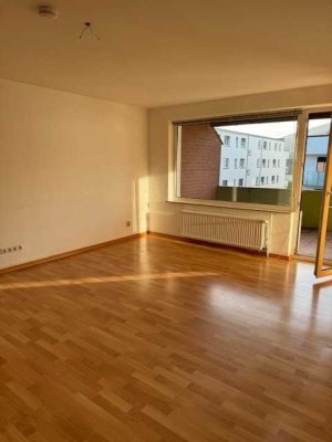 Sehr schöne 2 -Zimmer-Whg. mit großem Balkon