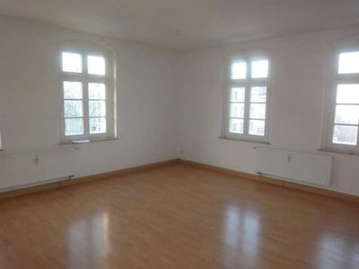 Frei ab 1.9.26 -  Helle Wohnung  im 2. OG / Bad mit Dusche