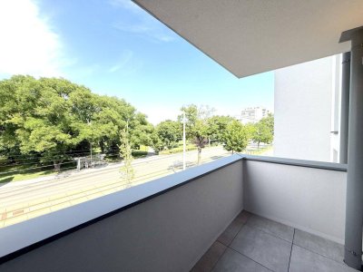 EHK 100 | 2 Zi Balkonwohnung in belebter Lage