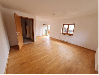 Gepflegte 2-Zimmer-Wohnung mit Balkon und Einbauküche in Arget