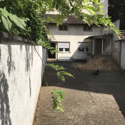 1 km zum Römer! Bodenrichtwert 4.600 €/m² (offiziell). Direkt vom Eigentümer.