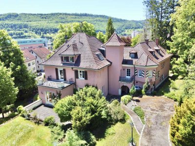 Einzigartiges Anwesen: Exklusives Wohnen mit parkähnlichem Garten oder attraktives Baugrundstück ...