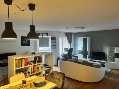 Moderne 1-Zimmer Wohnung in zentraler Lage - Balkon, PKW Stellplatz, Küche