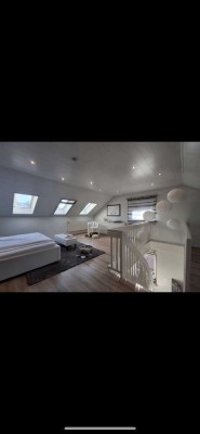 Neuwertige 5-Zimmer-Wohnung mit Balkon und EBK in Kronach