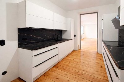 Großzügige 3 Zimmer Altbau Wohnung mit Terrasse und kleinem Gartenanteil -  in Freiburg Stühlinger