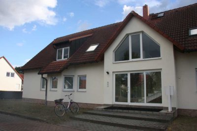 Attraktive Kapitalanlage: Wohnen wie im Urlaub: 2 Zi-DG-Wohnung mit Balkon – ruhig und sonnig