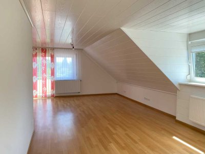 Helle, lichtdurchflutete 3,5-Zimmer-DG-Wohnung mit neuer offener Küche und Balkon in Leingarten