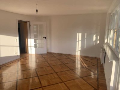 Attraktive 2,5-Zimmer-Wohnung teilmöbliert mit Einbauküche in Blaustein