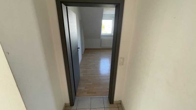 Modernisierte 2-Zimmer-Dachgeschosswohnung mit Aufzug und Einbauküche in Bamberg-Ost
