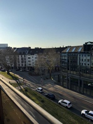 Zentrale, helle, gut geschnittene 2 Zimmer Wohnung