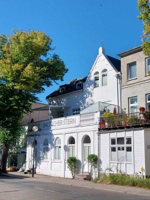 Maritimes Wohnen über den Dächern von Warnemünde – Dachgeschossjuwel mit Galerie *PROVISIONSFREI*